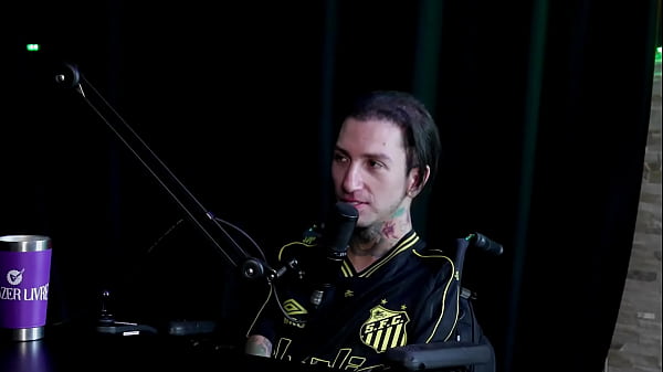 Fica de pau duro se tiver toque, recebeu proposta pra comer um homem, teve um boquete no cinema e quer comer uma anã – Gabriel do Olhar Sob Rodas (SHEER/RED)