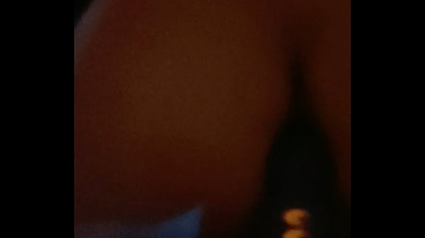 Le encanta jugar con el culo