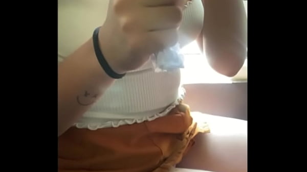 Mi hermanastra me sedujo en el servicio publico antes de llegar al hotel! Casi no resisto! HISTORIA COMPLETA