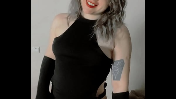 Возбужденная госпожа отдает приказы