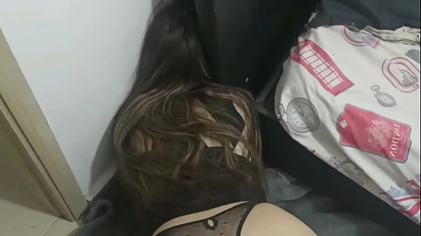 Hermanastra se quedó atascada, fue la única oportunidad de estirar sus apretados agujeros rosadosHISTORIA COMPLETA