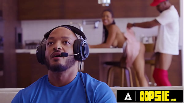 OOPSIE – Sneaky GF Kira Noir Is Cheating With The Pizza Delivery Guy Behind Back Of Boring BF!